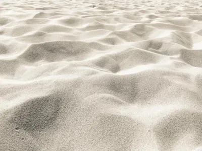 Депутата заподозрили в продаже песка из столичного озера на более чем 30 млн грн