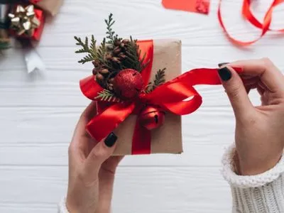 Психолог посоветовала, какие подарки дарить на Новый год близким и друзьям