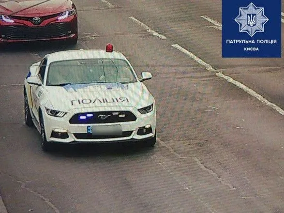 У Києві виявили фейкове авто поліції і фейкового копа