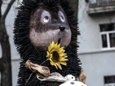 У Києві демонтували скульптуру "Їжачка в тумані"