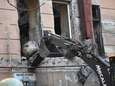 В сгоревшем колледже в Одессе демонтировали аварийную стену