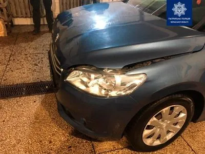 В Черкасах работник автомойки разбил авто клиентки