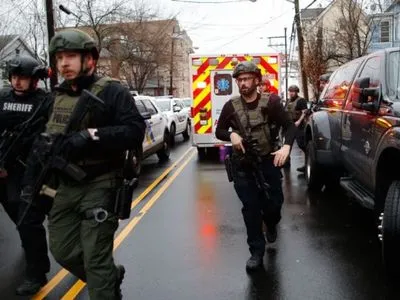 Количество погибших во время перестрелки в пригороде Нью-Йорка достигло 6 человек