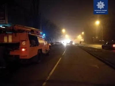 В Одессе ночью двое мужчин подожгли BMW