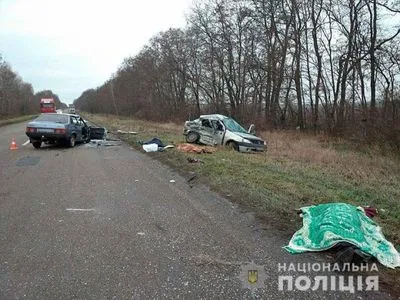 В Черниговской области столкнулись легковушки, три человека погибли