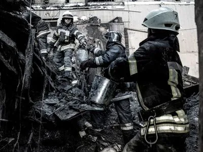В сгоревшем колледже в Одессе продолжают работы по расчистке