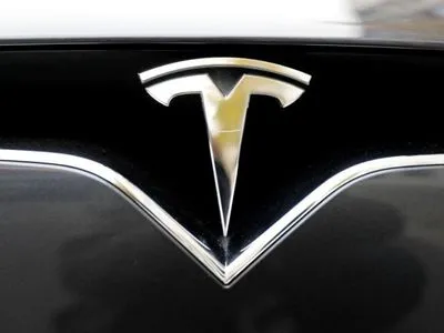 У США розслідують дванадцять аварій через використання Tesla в режимі автопілоту