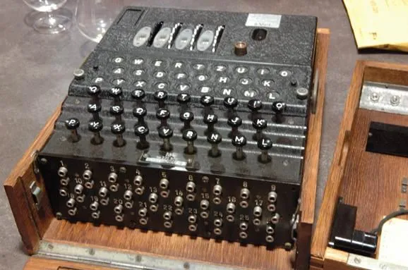 Шифровальну машину "Енігма" продали на аукціону більш ніж за 100 тис. доларів