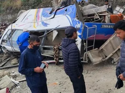 В Непале автобус слетел с обрыва: 14 человек погибли, еще 18 пострадали