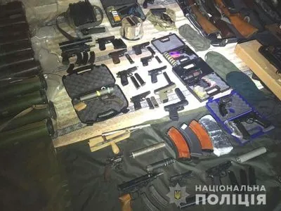 В Ровно у мужчины, который поджег авто и пытался убить судью, изъяли арсенал оружия
