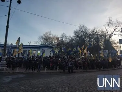 В центре Киева собрались тысячи людей на акцию из-за рынка земли