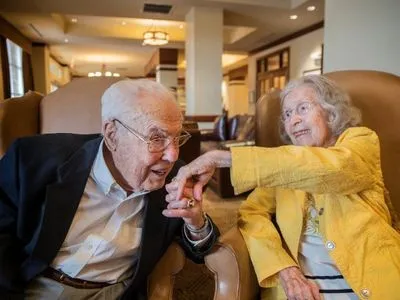 Найстарша в світі подружня пара відзначила 80-річчя весілля