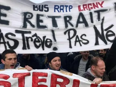Новая акция протеста во Франции собрала сотни тысяч людей