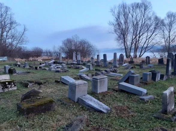 Вандали осквернили єврейський цвинтар у Словаччині