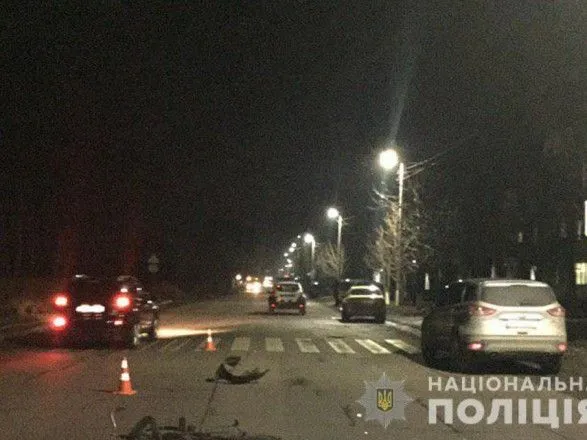 В Донецкой области пенсионера сбил один автомобиль, а затем переехал другой