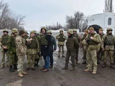 Представители Канады посетили линию соприкосновения на Донбассе