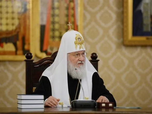 patriarkh-kirilo-dozvoliv-chastinu-bogosluzhin-rpts-rosiyskoyu-movoyu