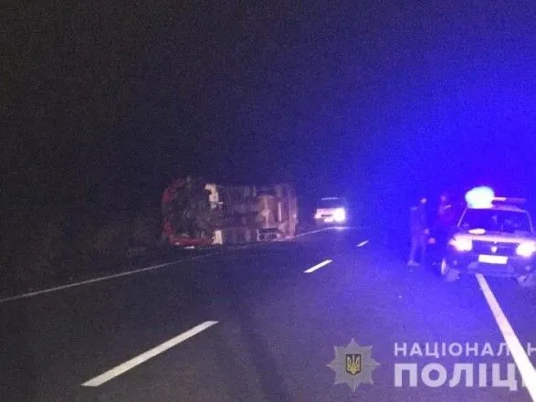 В Одесской области микроавтобус насмерть сбил пешехода и водителя встречного автомобиля