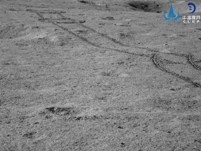 Китайський місяцехід "Юйту-2" відновив дослідження зворотнього боку Місяця