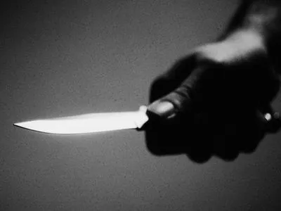 Ограбление на Запорожье: неизвестные выбили дверь дома и угрожали девушке ножом