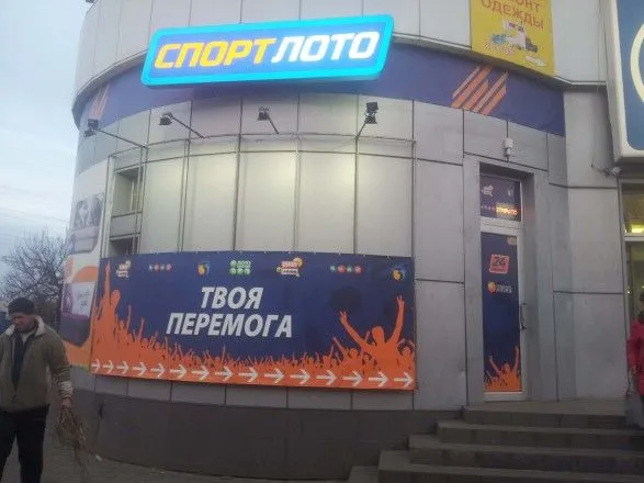 В Днепропетровской области адвокат избил полицейского во время рейда по закрытию игорных заведений