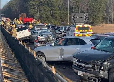 В США на шоссе столкнулись около 40 автомобилей
