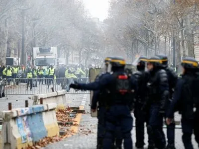 У Парижі протестувальники побилися з поліцією на вокзалі