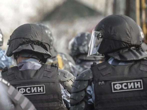В РФ спецназовцы показывали детям, как разгонять протестующих