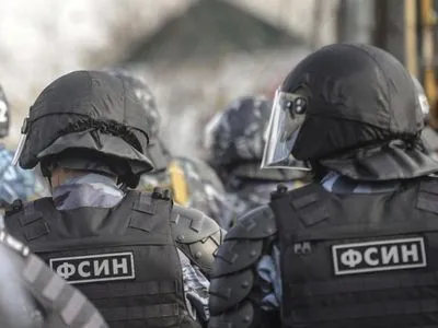 У РФ спецпризначенці показували дітям, як розганяти протестуючих