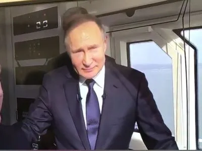 Путин открыл железнодорожное движение "Крымским мостом"