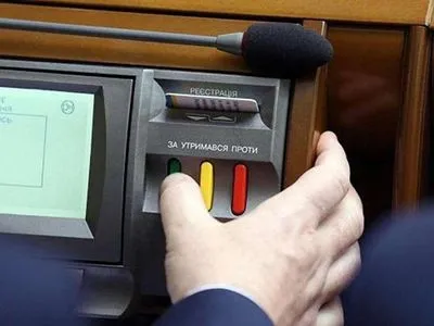Восемь нардепов пропустили 90% голосований Рады в декабре - КИУ