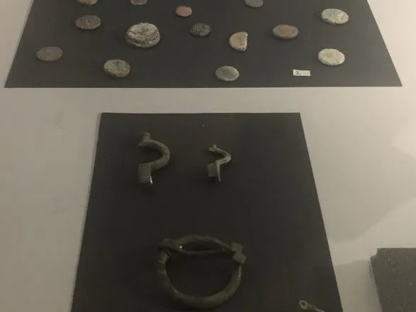 Колекція монет та зброя: музею передали знайдені у контрабандистів раритети