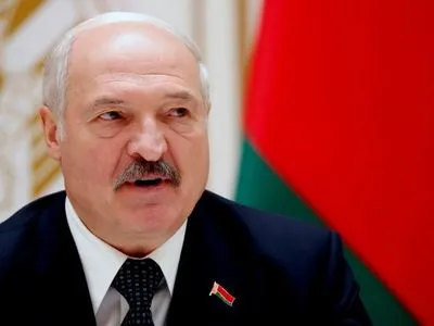 Лукашенко убежден, что мир отреагирует войной на попытку РФ нарушить суверенитет Беларуси