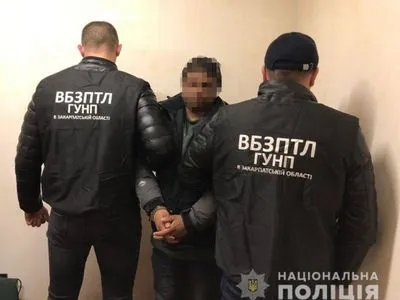 У Києві затримали чоловіка, якого підозрюють в організації переправи нелегалів через кордон