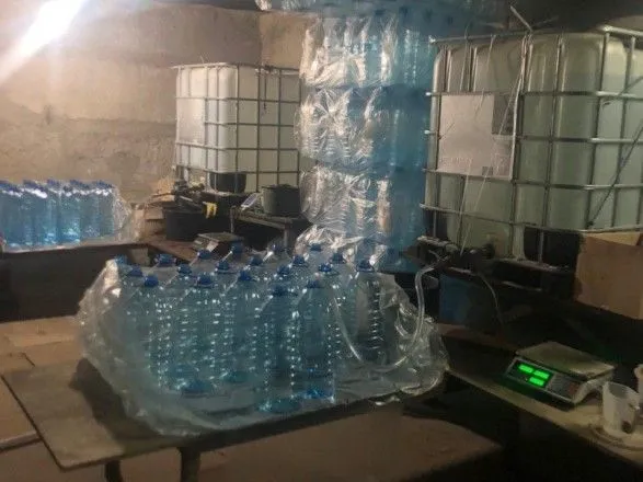 Полиция изъяла 12 тонн спирта в Харькове