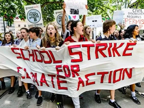 В США школярам дозволили прогулювати уроки для участі в акціях протесту