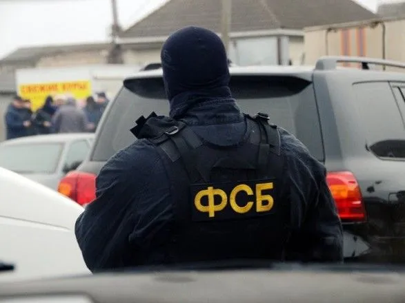 Российские силовики более 5 часов удерживали на админгранице крымского активиста