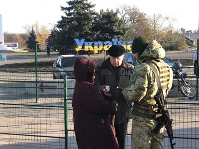 На новорічні свята КПВВ "Станиця Луганська" працюватиме в штатному режимі