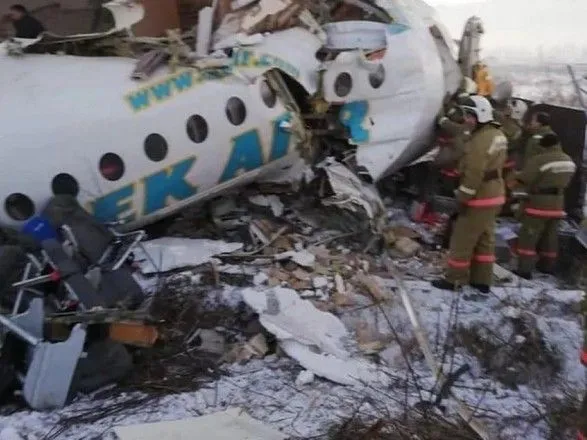 Количество погибших в результате падения самолета в Казахстане возросло