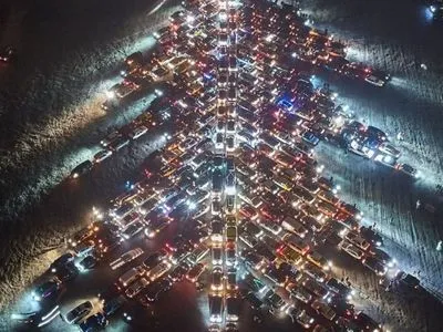 В Харькове создали самую большу автоелку из почти 350 авто