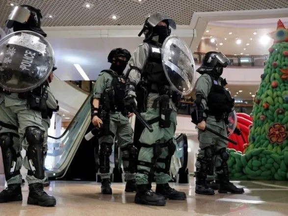 Поліція Гонконгу затримала 15 осіб під час нових акцій протесту