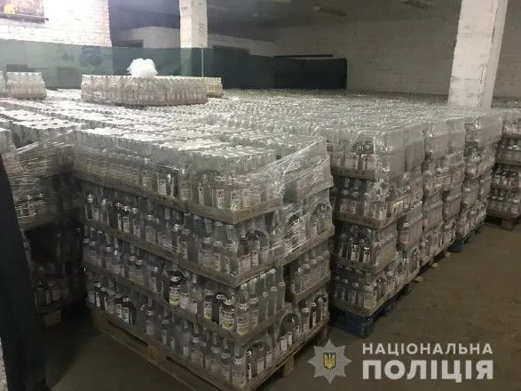 На Запоріжжі вилучили 100 тисяч пляшок контрафактного алкоголю