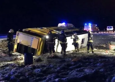 В Эстонии перевернулся автобус с 70 пассажирами, 9 госпитализированы
