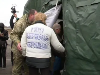 Большой обмен: из автобуса вышли первые 25 удерживаемых в ОРДЛО украинцев