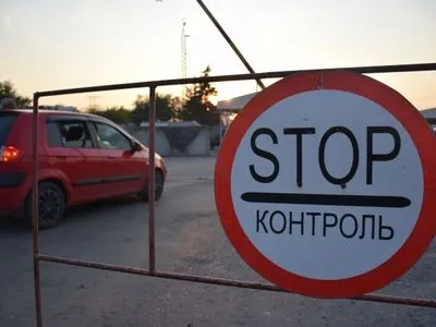 У чергах на КПВВ на Донбасі застрягло понад 500 авто