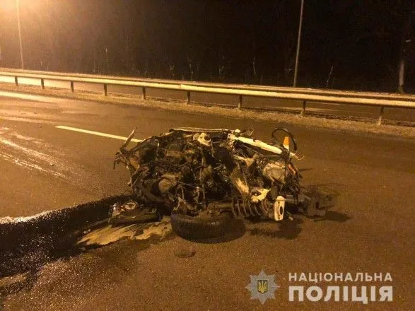 Водитель на трассе "Киев-Чоп" протаранил два автомобиля, погиб ребенок