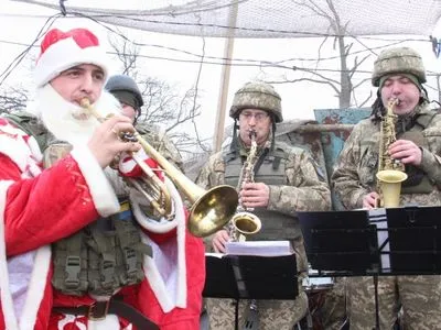 "Jingle Bells" над лінією фронту: музичні вітання для військових