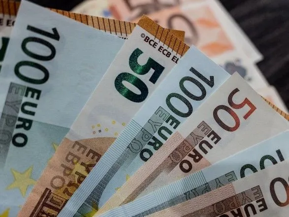 Зеленского призвали приравнять гривну к евро