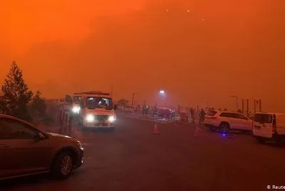 В Австралии порядка 4 тыс. человек заблокированы на пляже из-за лесных пожаров