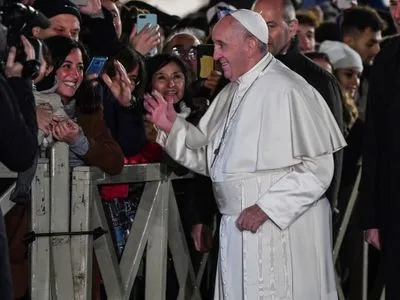 Папа Римський публічно вибачився через інцидент з жінкою